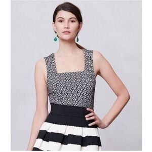 Geometric structured square neck fitted black white Jacquard top